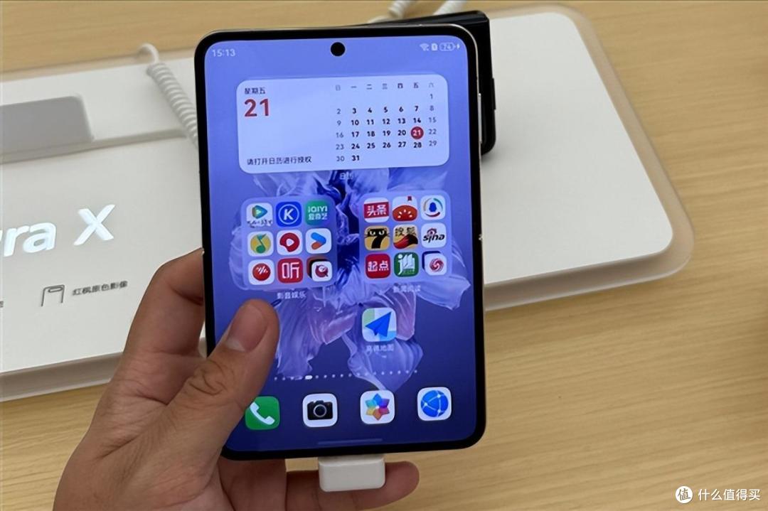 从华为 Pura X 到折叠 iPhone,阔折叠为何成手机厂商必争之地?