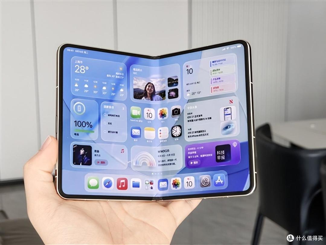 从华为 Pura X 到折叠 iPhone,阔折叠为何成手机厂商必争之地?