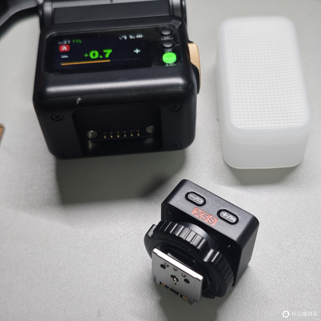 便携布光新选择|神牛iT32磁吸引闪器