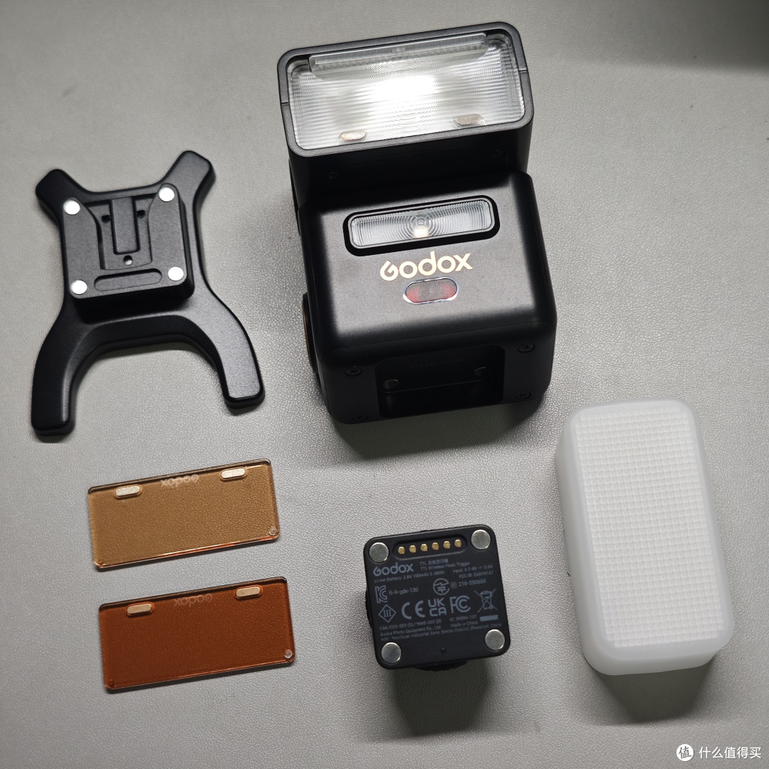 便携布光新选择|神牛iT32磁吸引闪器
