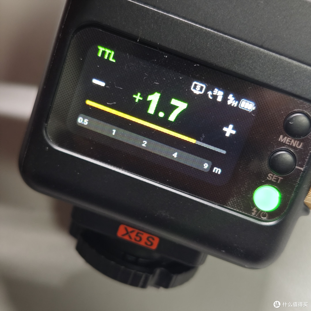 便携布光新选择|神牛iT32磁吸引闪器