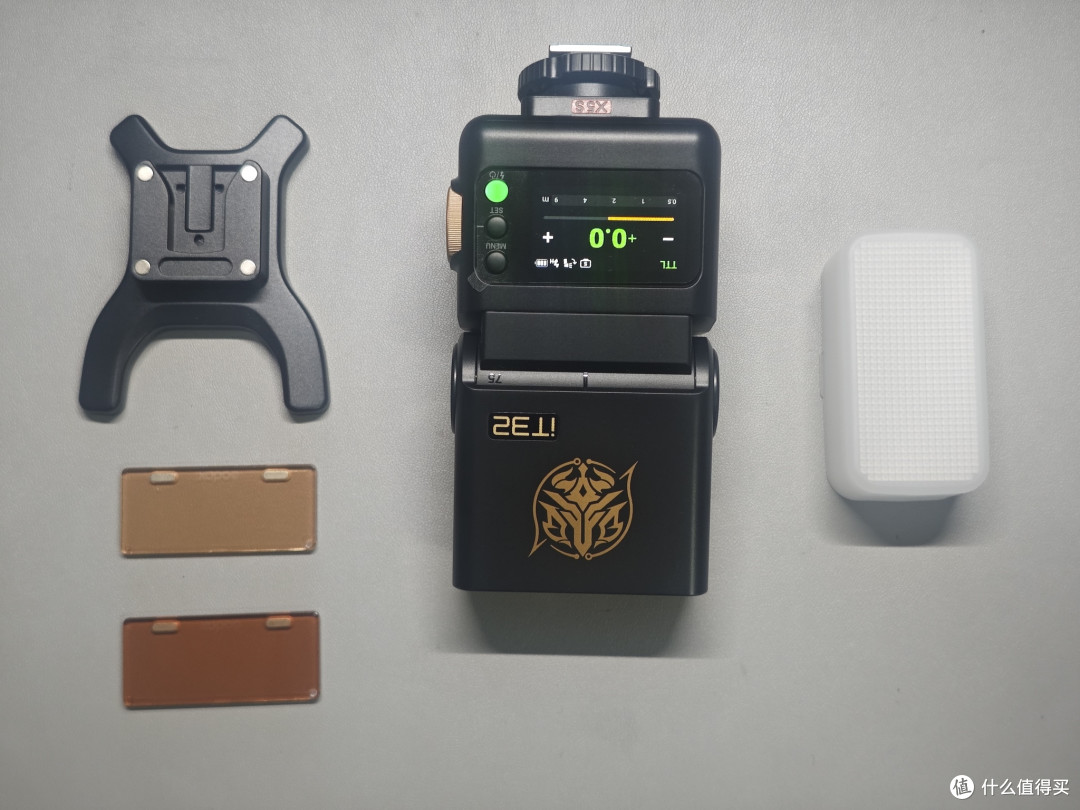 便携布光新选择|神牛iT32磁吸引闪器