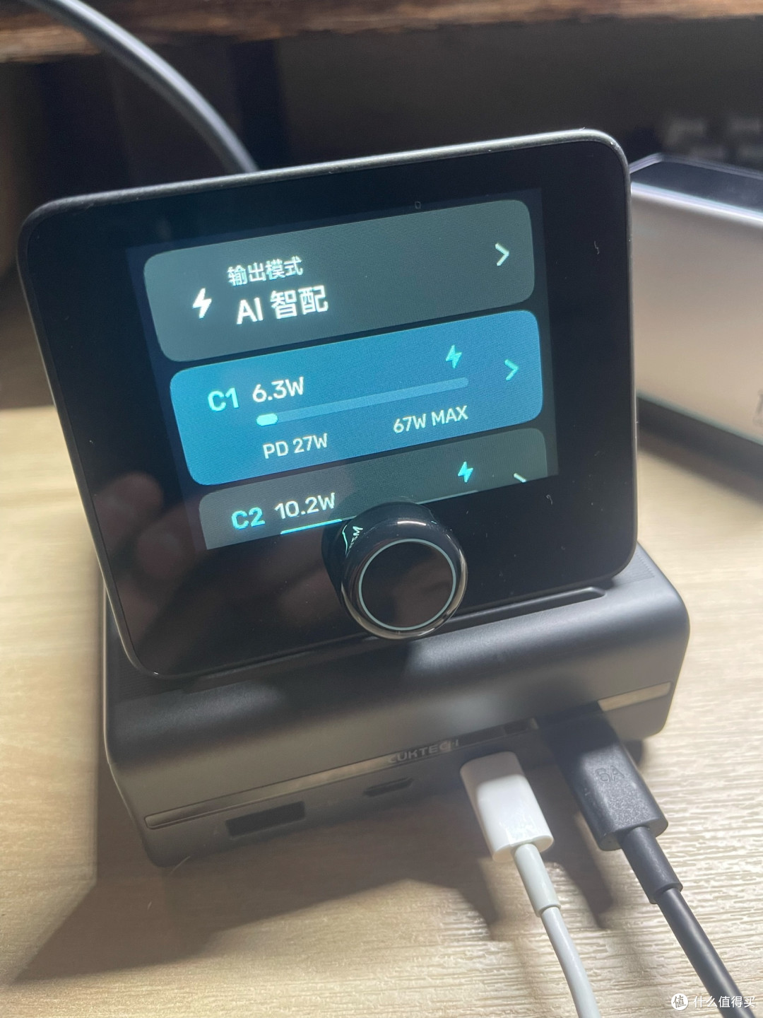 酷态科10号电能基站：桌面充电新选择