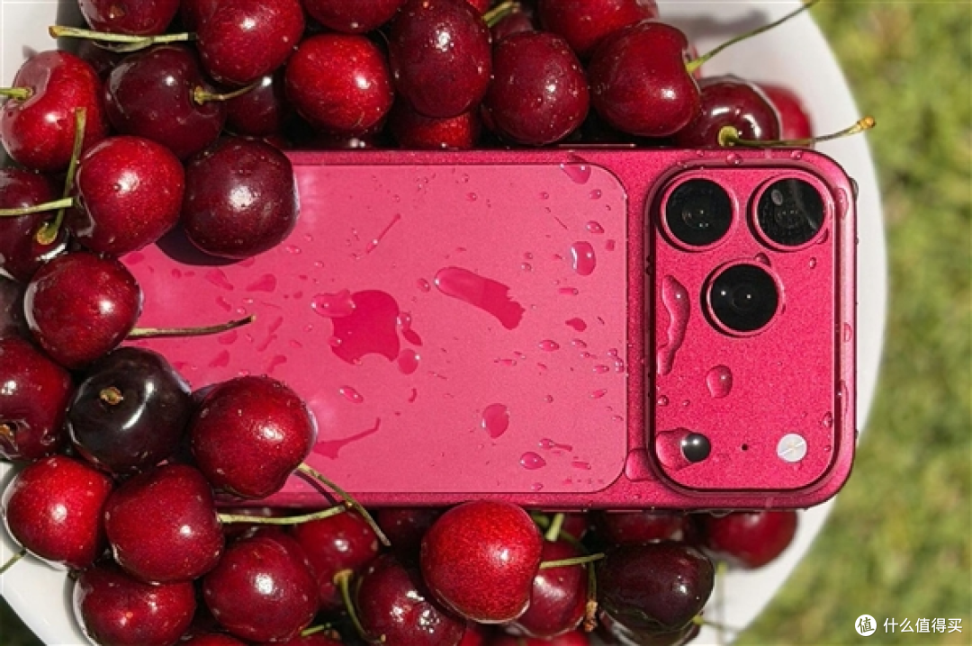 iPhone年度配色登场！18Pro 暗樱桃红真机偷跑，预定年度爆款