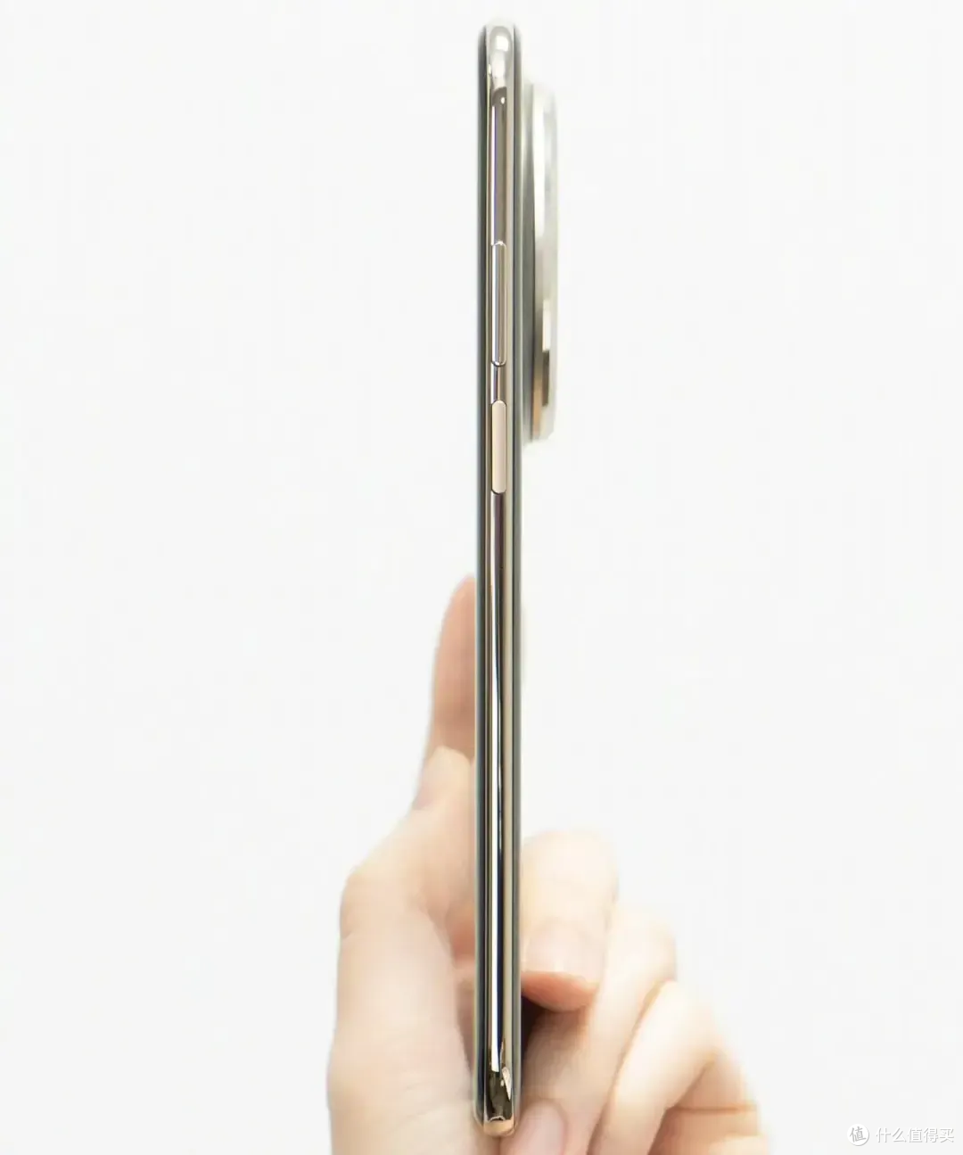 手机全在涨价，华为却突然“掀桌子”！Mate 70 Air跌至历史冰点