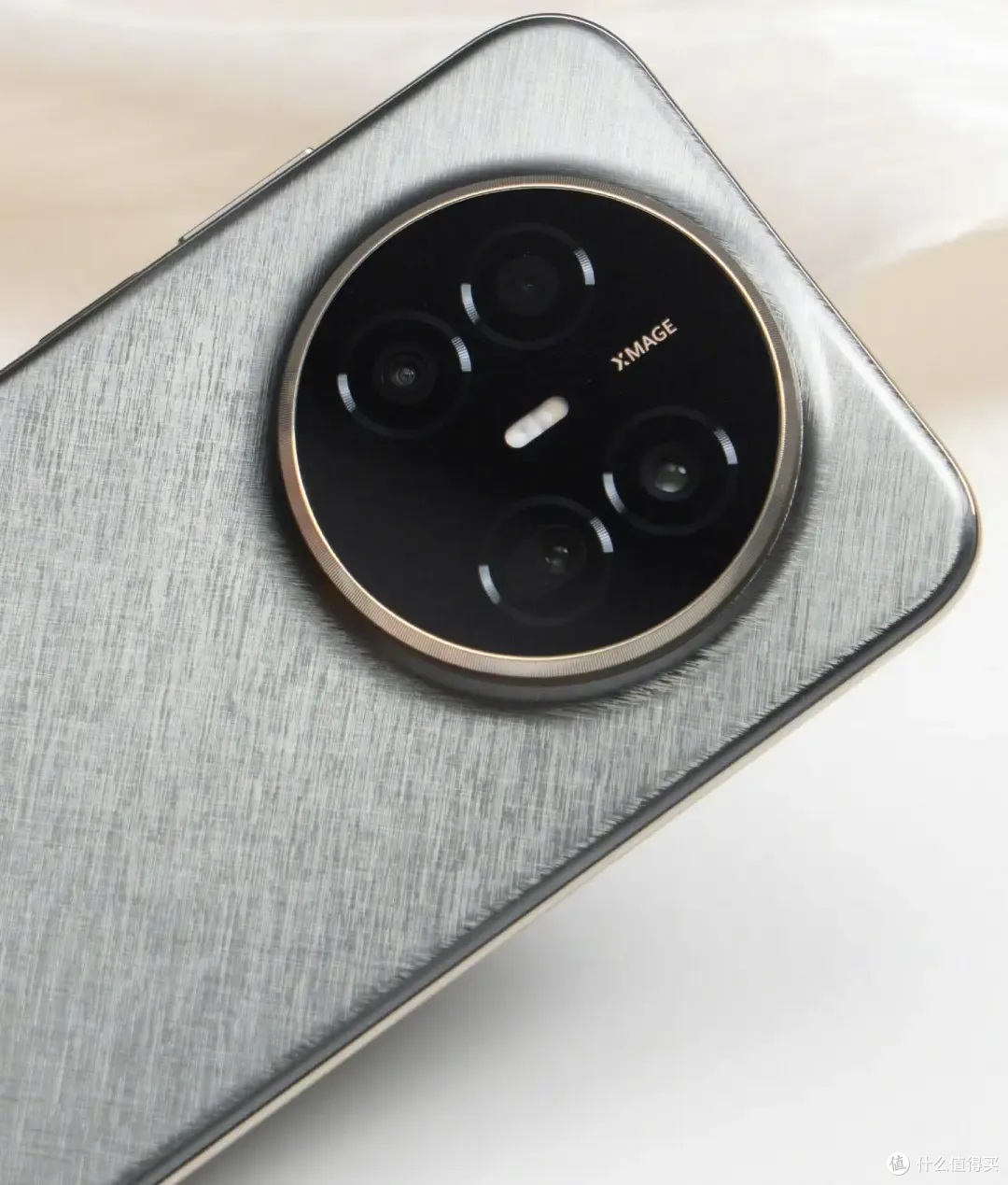 手机全在涨价，华为却突然“掀桌子”！Mate 70 Air跌至历史冰点