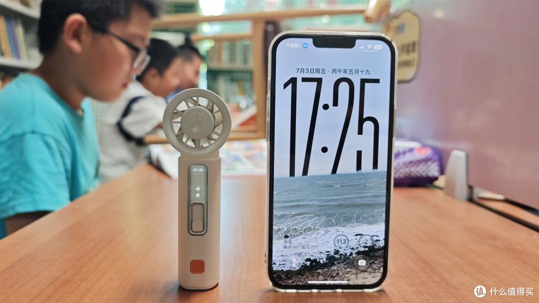 学生夏日续命神器!奥睿科手持小风扇超轻超强制冷