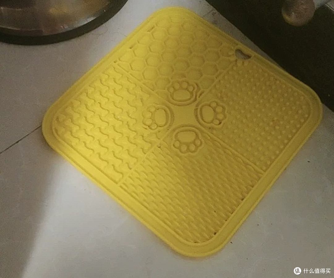 养猫必备!硅胶餐垫解决脏乱难题