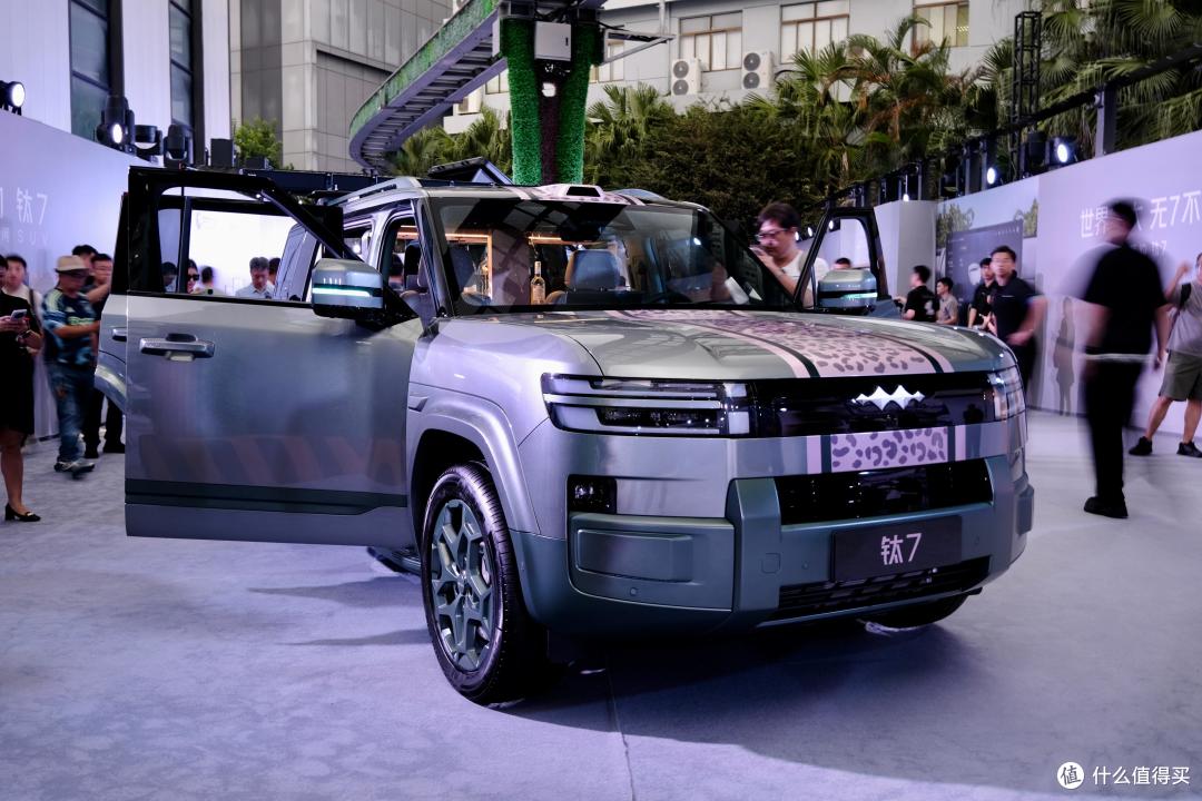方程豹钛7 EV 闪充四驱版，全面开启交付，23.98万配置拉满