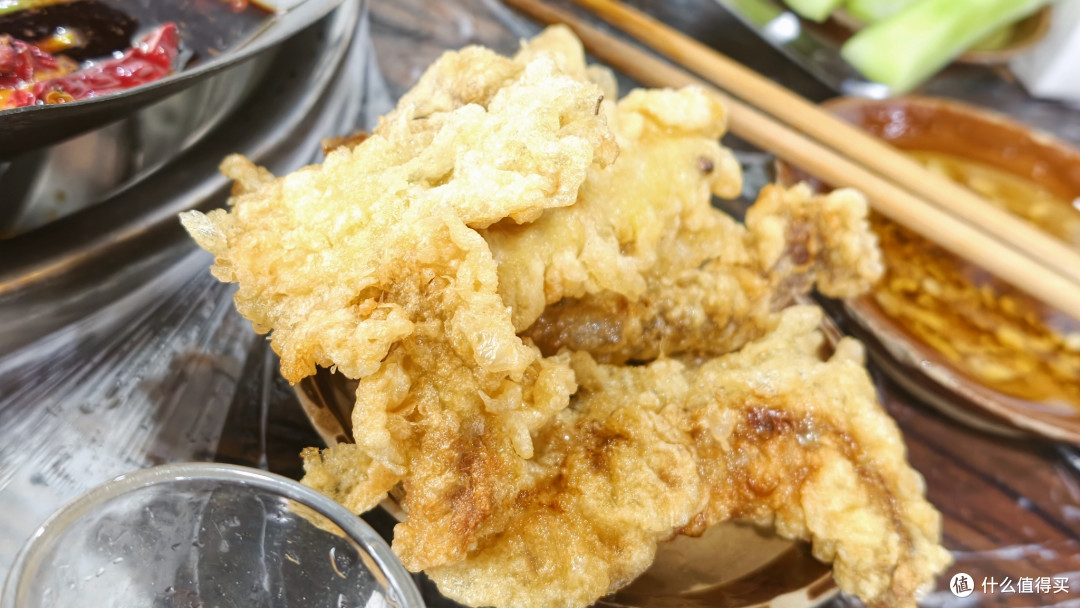 秋日好食光的烟火气,藏在重庆双碑这家不接收预定的小火锅馆子里