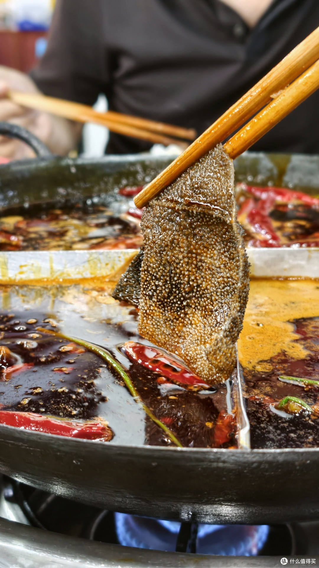 秋日好食光的烟火气,藏在重庆双碑这家不接收预定的小火锅馆子里