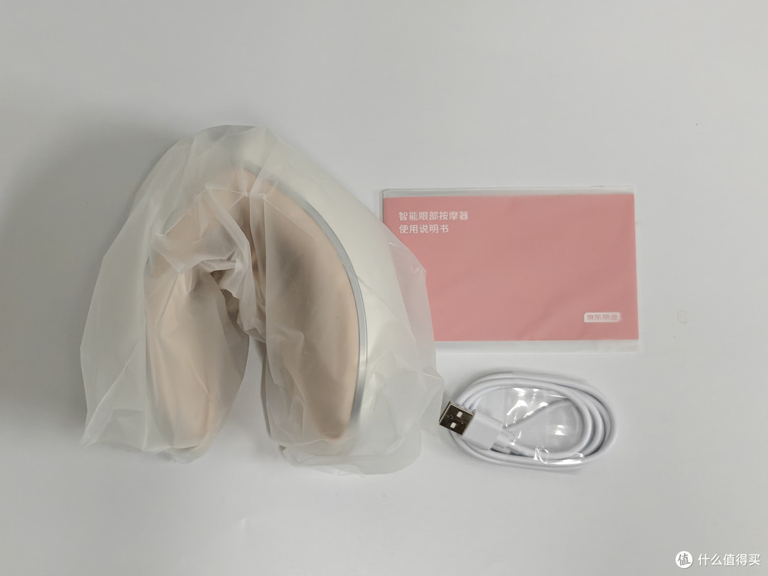 包装打开后的内容物概览图