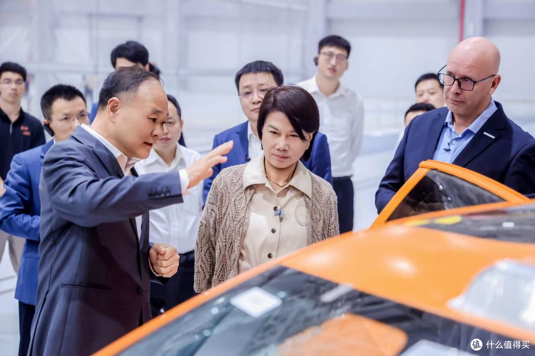 董明珠到访吉利全球全域安全中心