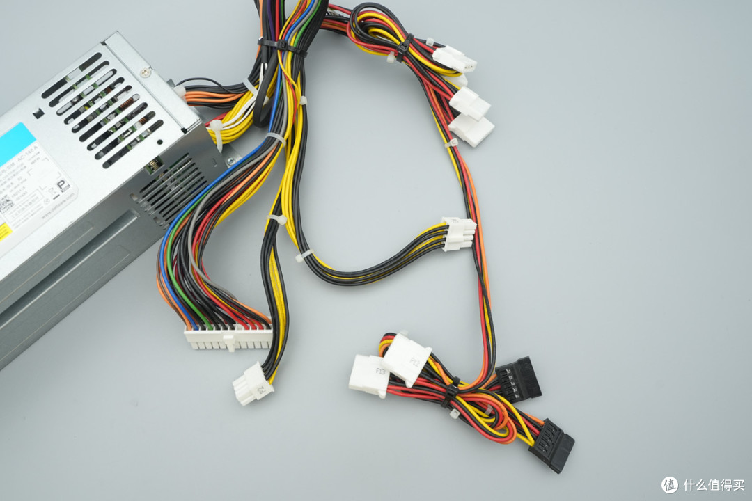 支持双模块 1+1 冗余热插拔,台达 CRPS 通用冗余电源笼拆解