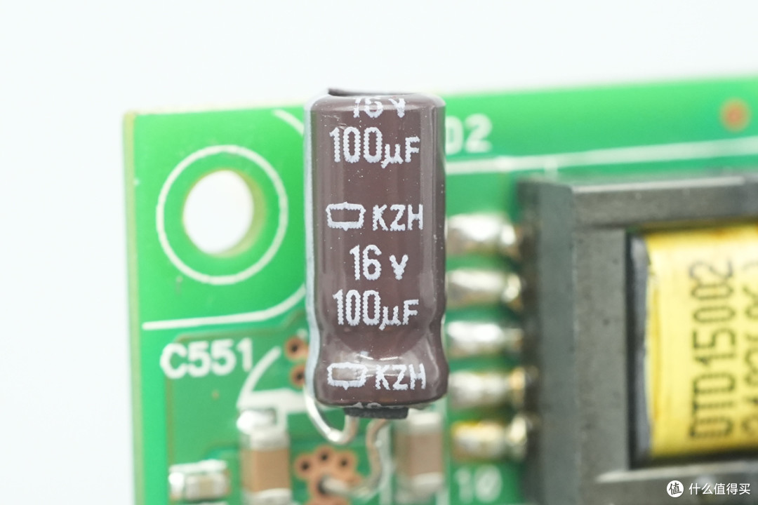 支持双模块 1+1 冗余热插拔,台达 CRPS 通用冗余电源笼拆解