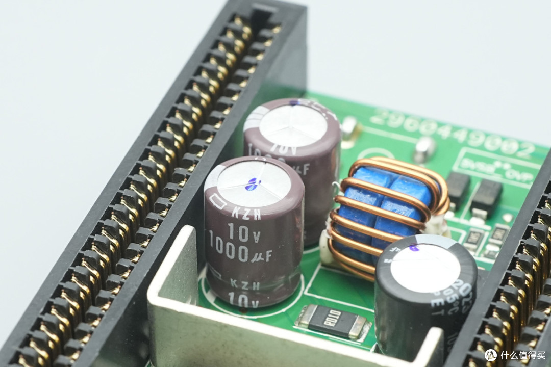 支持双模块 1+1 冗余热插拔,台达 CRPS 通用冗余电源笼拆解