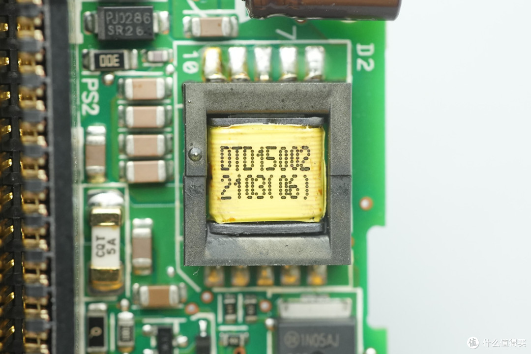 支持双模块 1+1 冗余热插拔,台达 CRPS 通用冗余电源笼拆解
