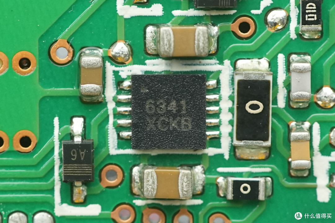 支持双模块 1+1 冗余热插拔,台达 CRPS 通用冗余电源笼拆解