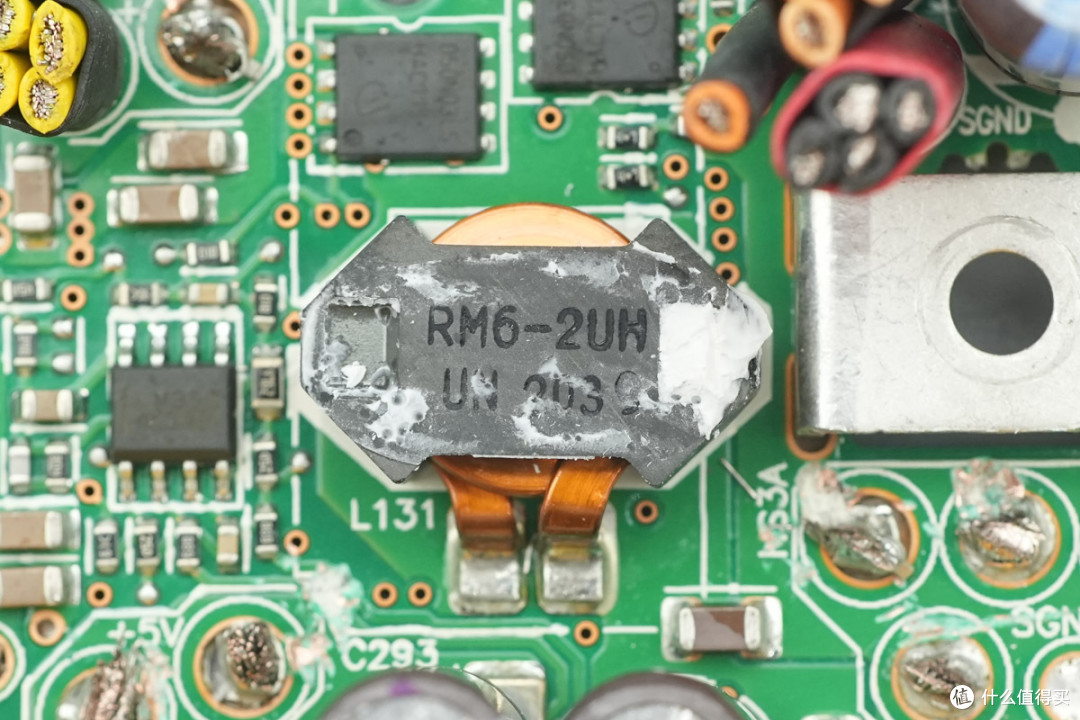 支持双模块 1+1 冗余热插拔,台达 CRPS 通用冗余电源笼拆解