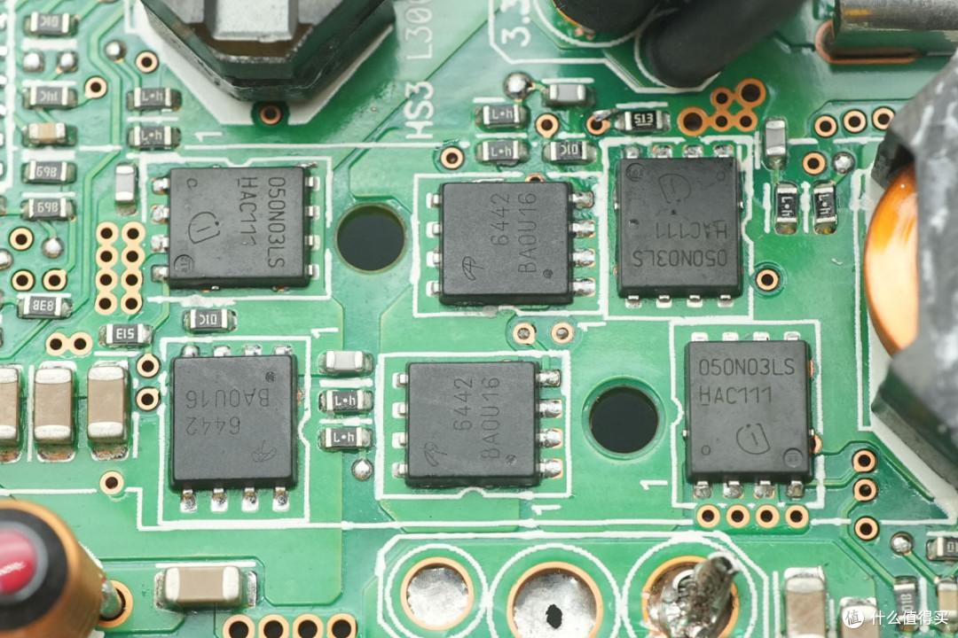 支持双模块 1+1 冗余热插拔,台达 CRPS 通用冗余电源笼拆解