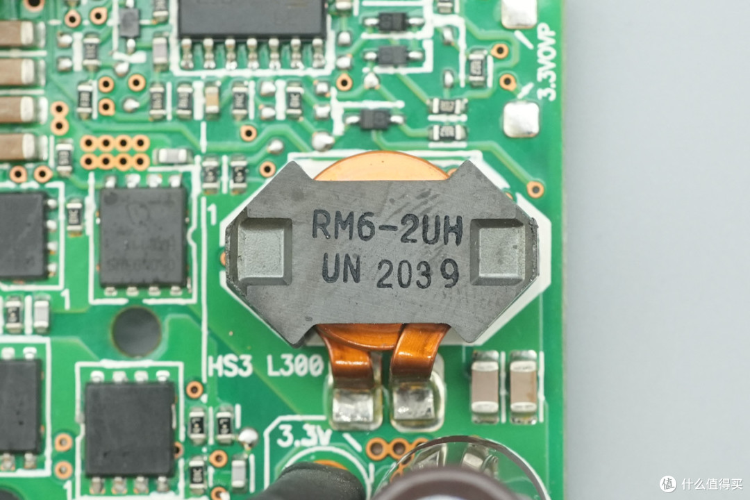 支持双模块 1+1 冗余热插拔,台达 CRPS 通用冗余电源笼拆解