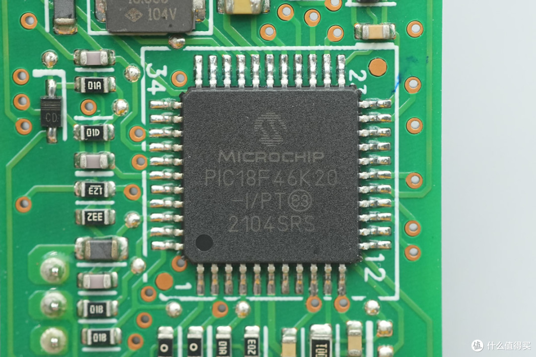 支持双模块 1+1 冗余热插拔,台达 CRPS 通用冗余电源笼拆解