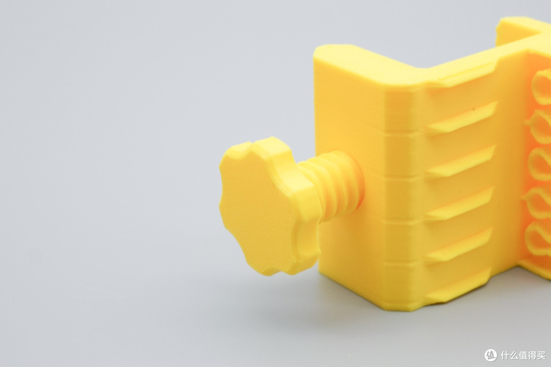 桌面线材乱糟糟？这款 3D 打印五口线夹一步解决