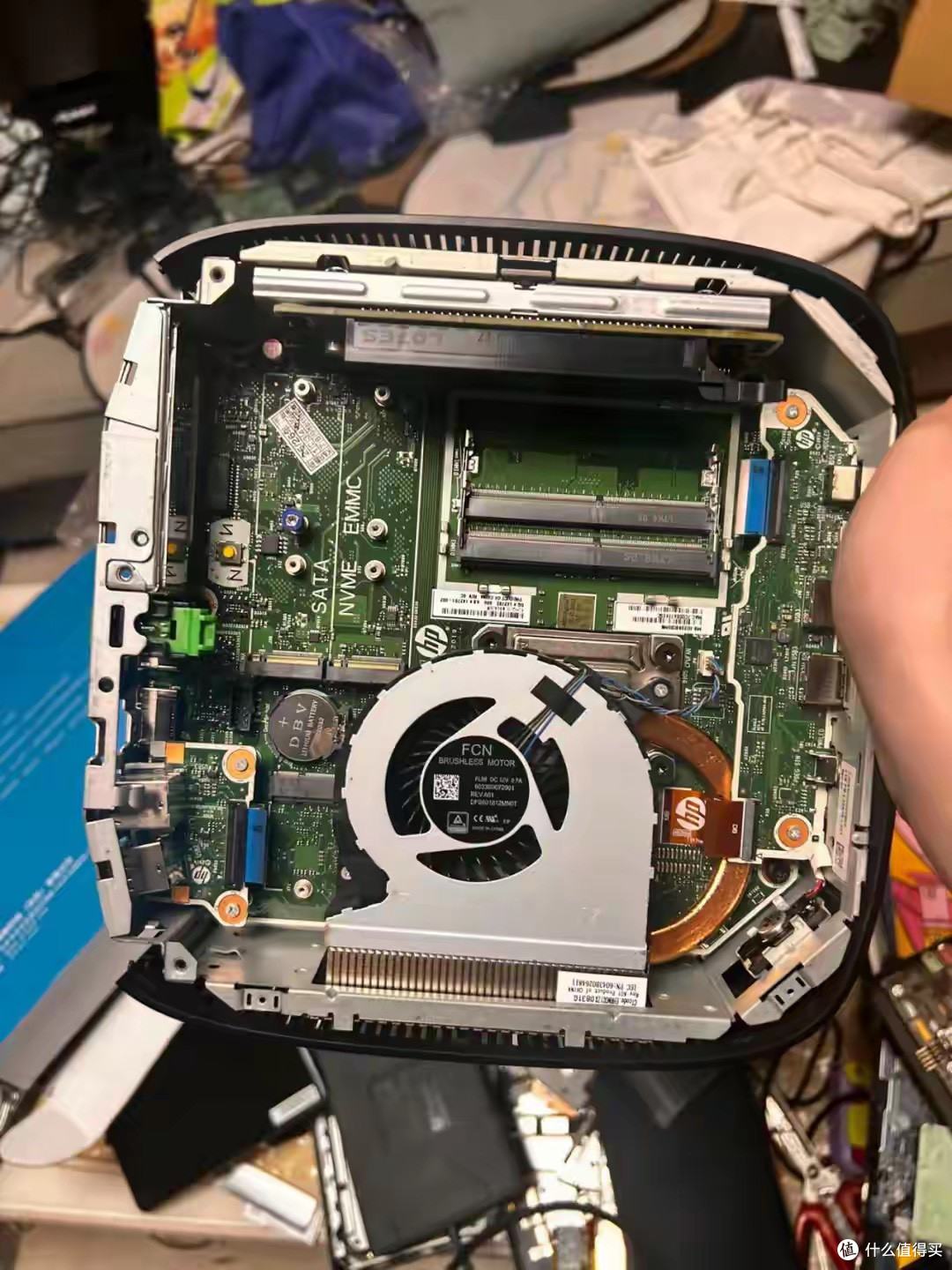 可玩性极高的大牌迷你主机，性能秒N100，核显Vega 8可玩网游！