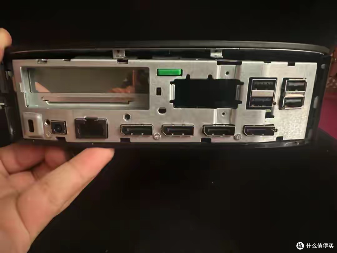 可玩性极高的大牌迷你主机，性能秒N100，核显Vega 8可玩网游！