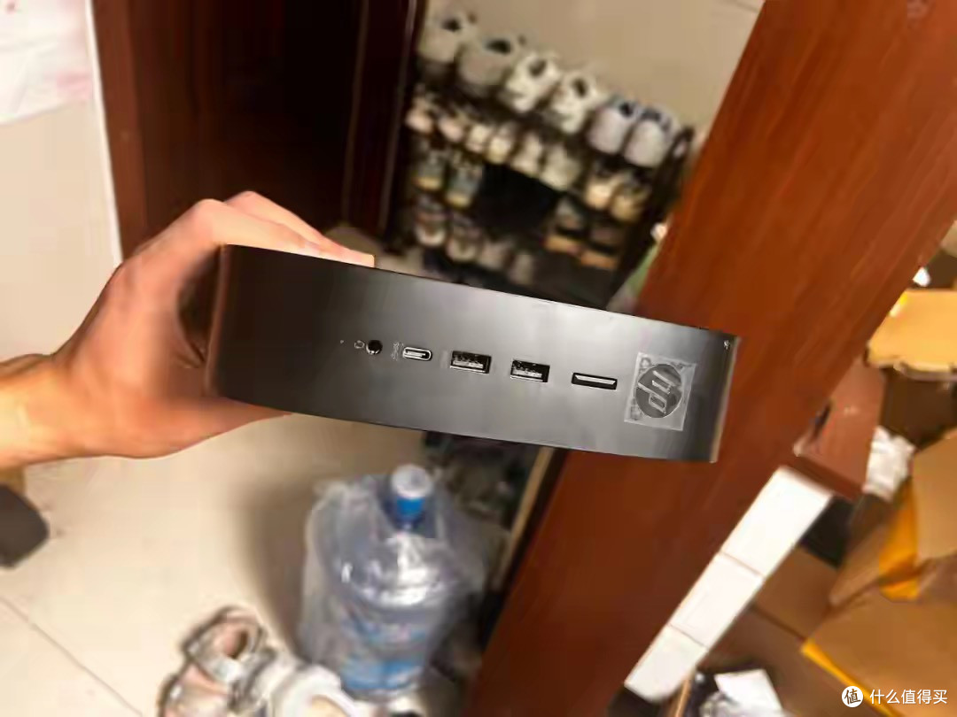 可玩性极高的大牌迷你主机，性能秒N100，核显Vega 8可玩网游！
