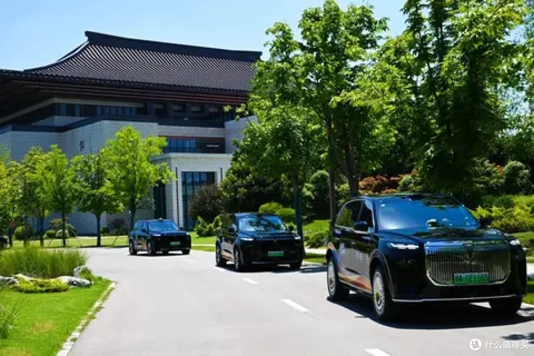 岚图泰山X8领衔出征 “诗路寻访团”沿丝绸之路经济带一路向西