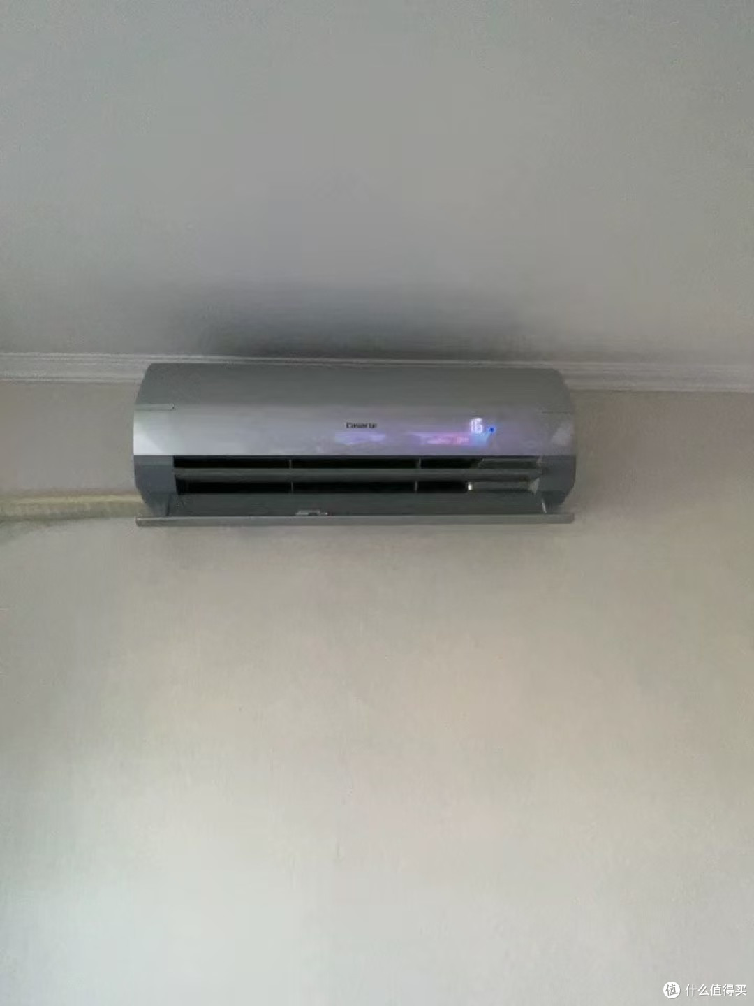 被问爆了！我家客厅的“艺术品”竟然是台空调？🛋️