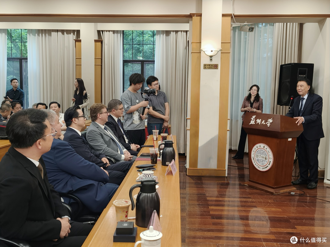 水墨江南载誉法兰西，杨明义获颁法国终身艺术成就勋章