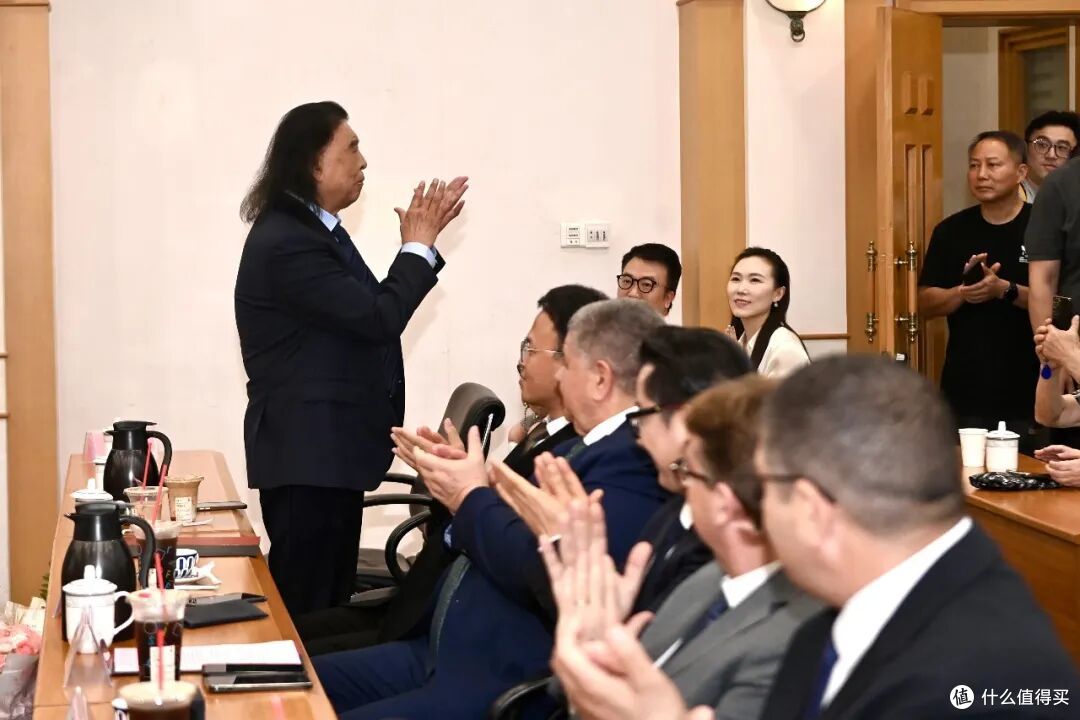 水墨江南载誉法兰西，杨明义获颁法国终身艺术成就勋章