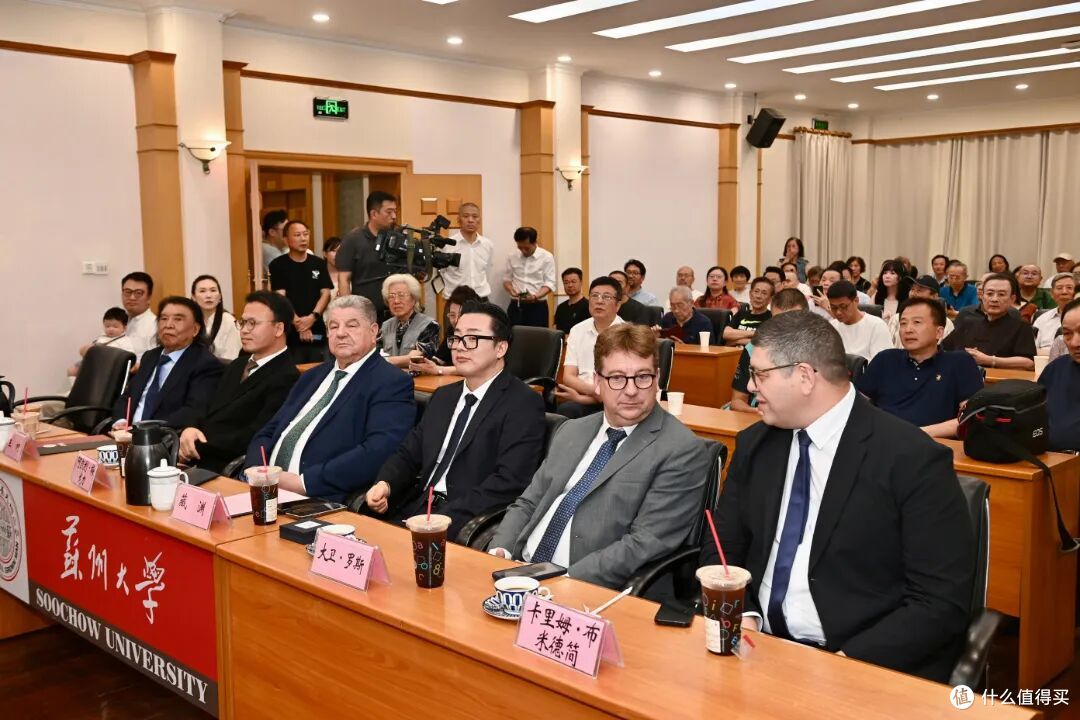 水墨江南载誉法兰西，杨明义获颁法国终身艺术成就勋章