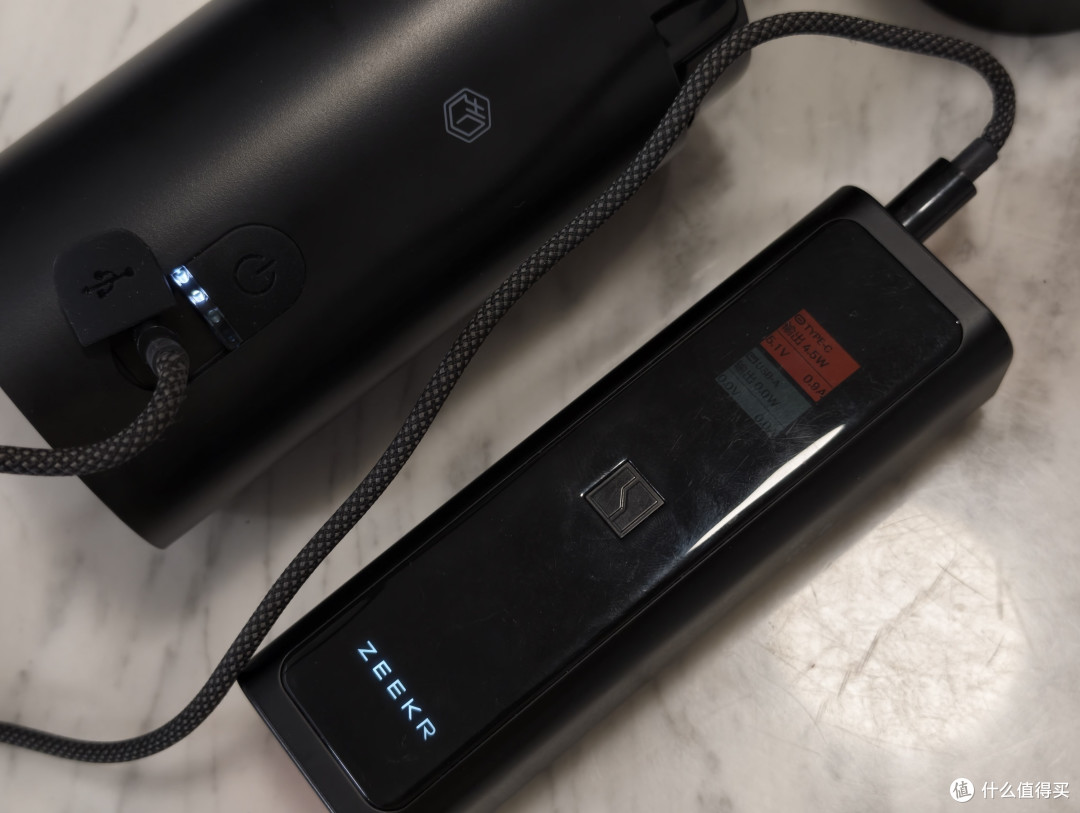 USB-C 连接移动电源/供电场景