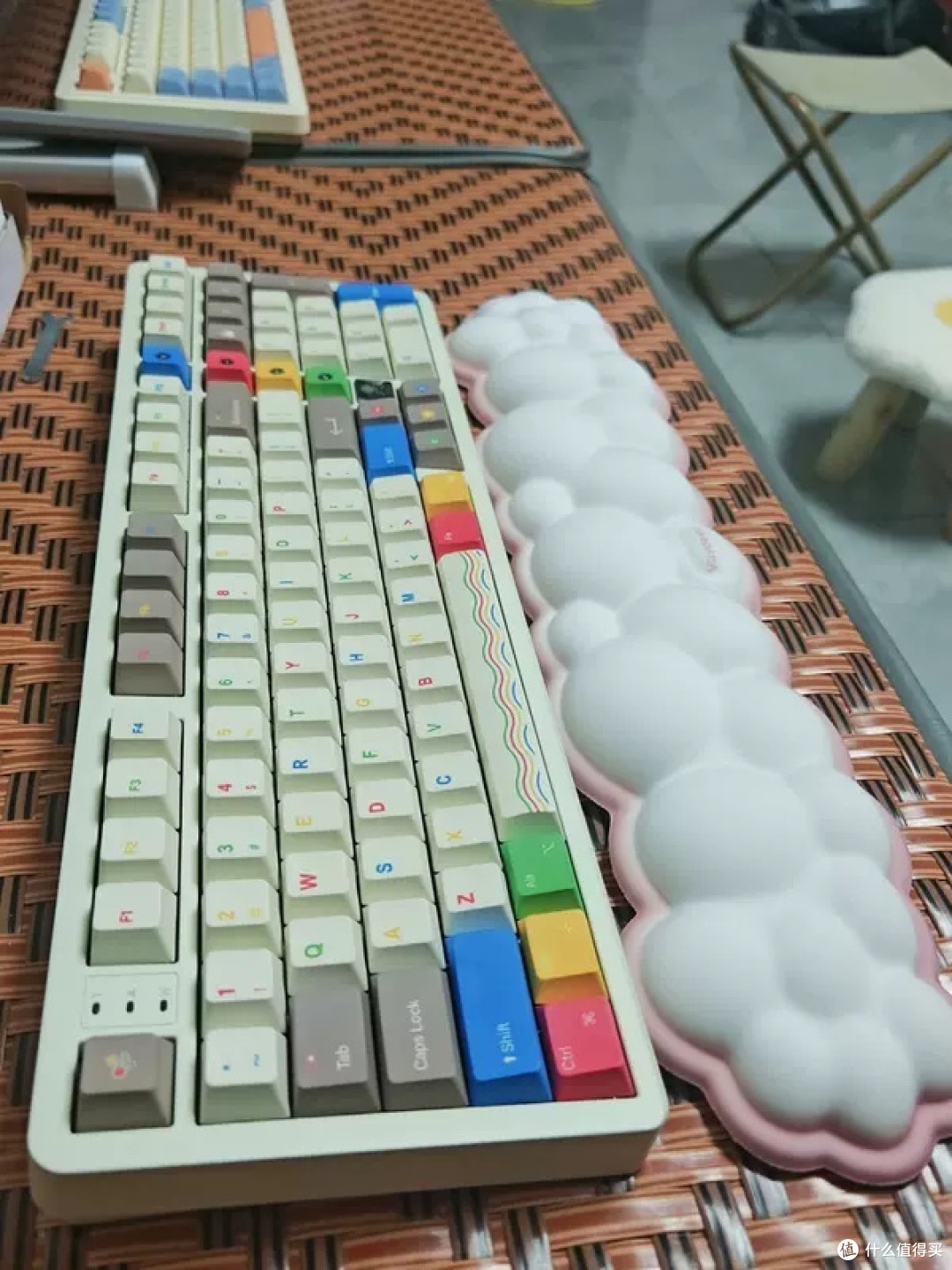 简约设计三模键盘与轻量化鼠标
