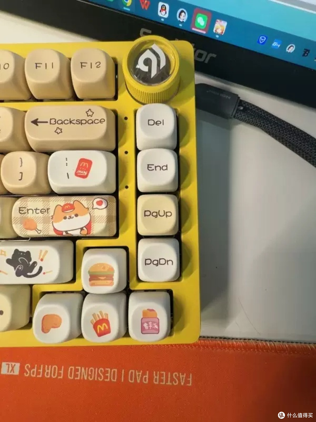 简约设计三模键盘与轻量化鼠标