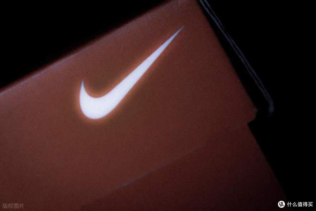 Nike运营失误标价19元原价899球鞋，店铺呼吁退款，你会退吗？