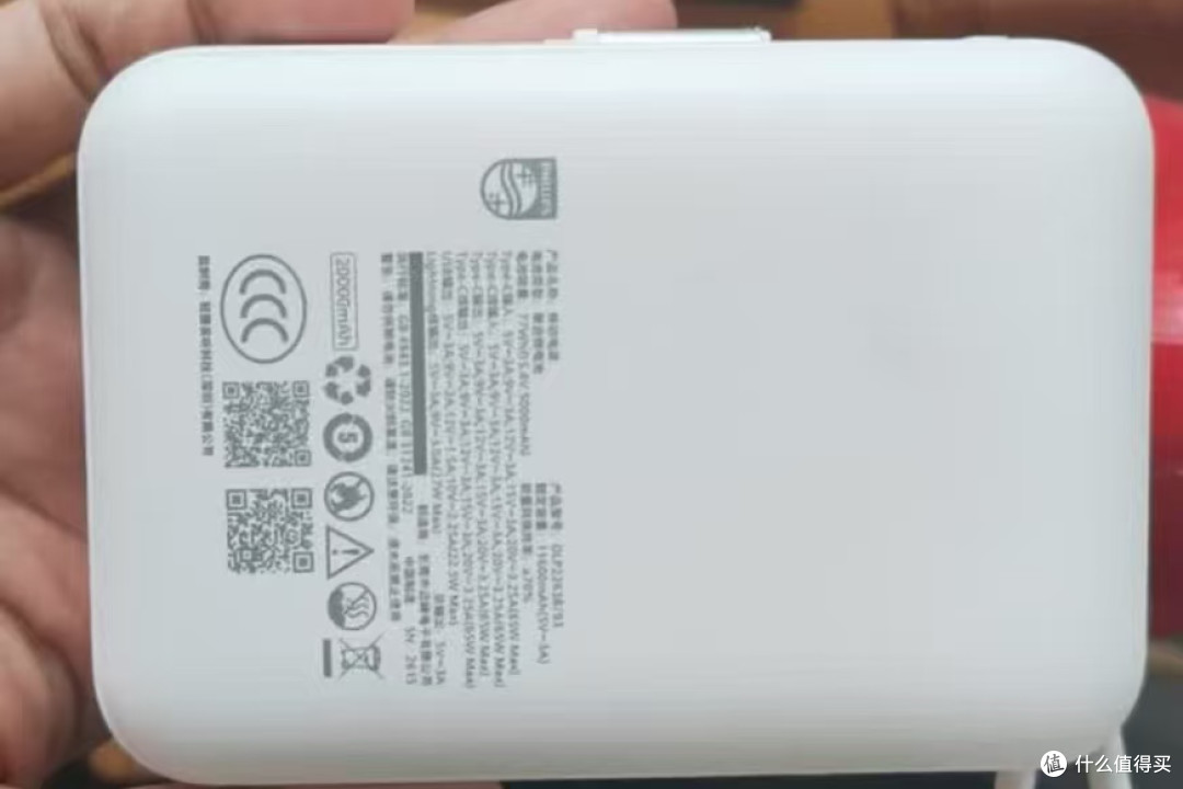  爱上这只"胶囊"：飞利浦自带双线充电宝使用记