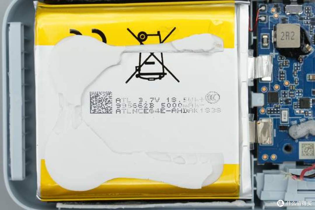 拆机见真章！小米自带线10000mAh充电宝内部设计全揭秘