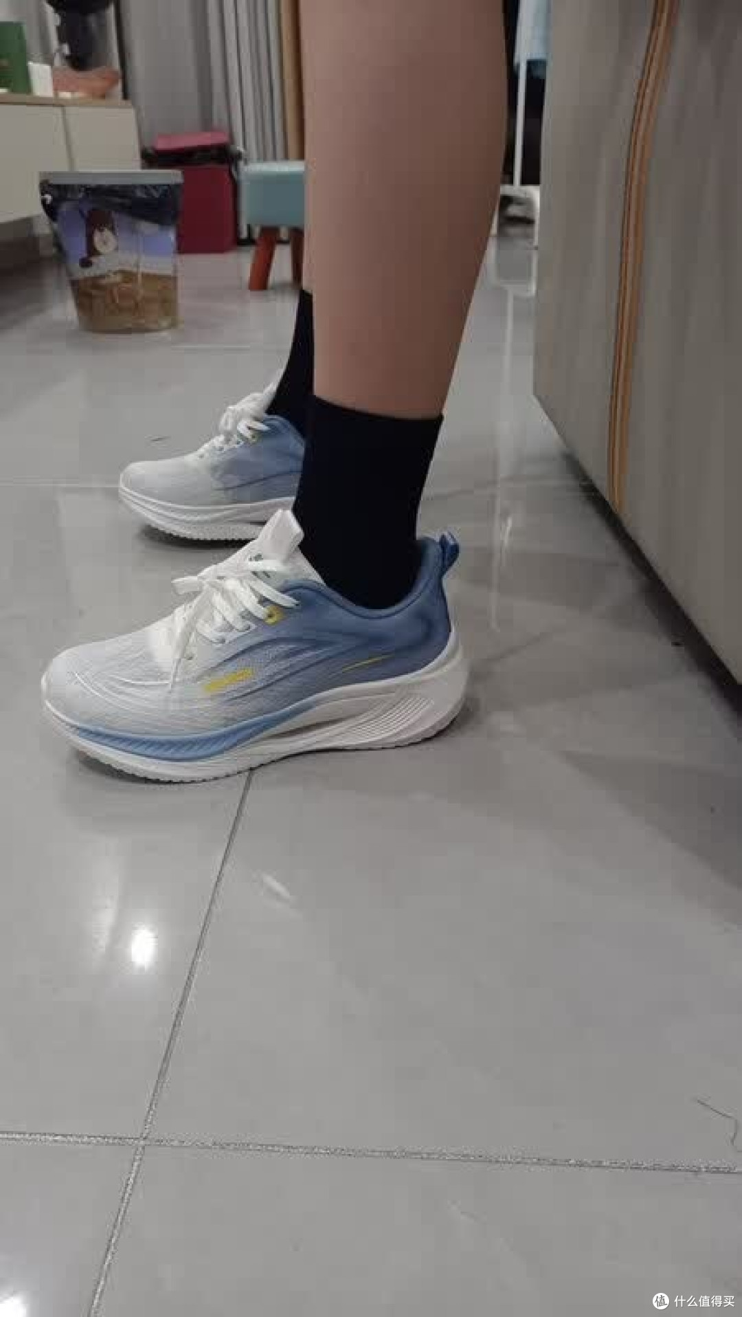 回力湖蓝渐变跑鞋深度测评