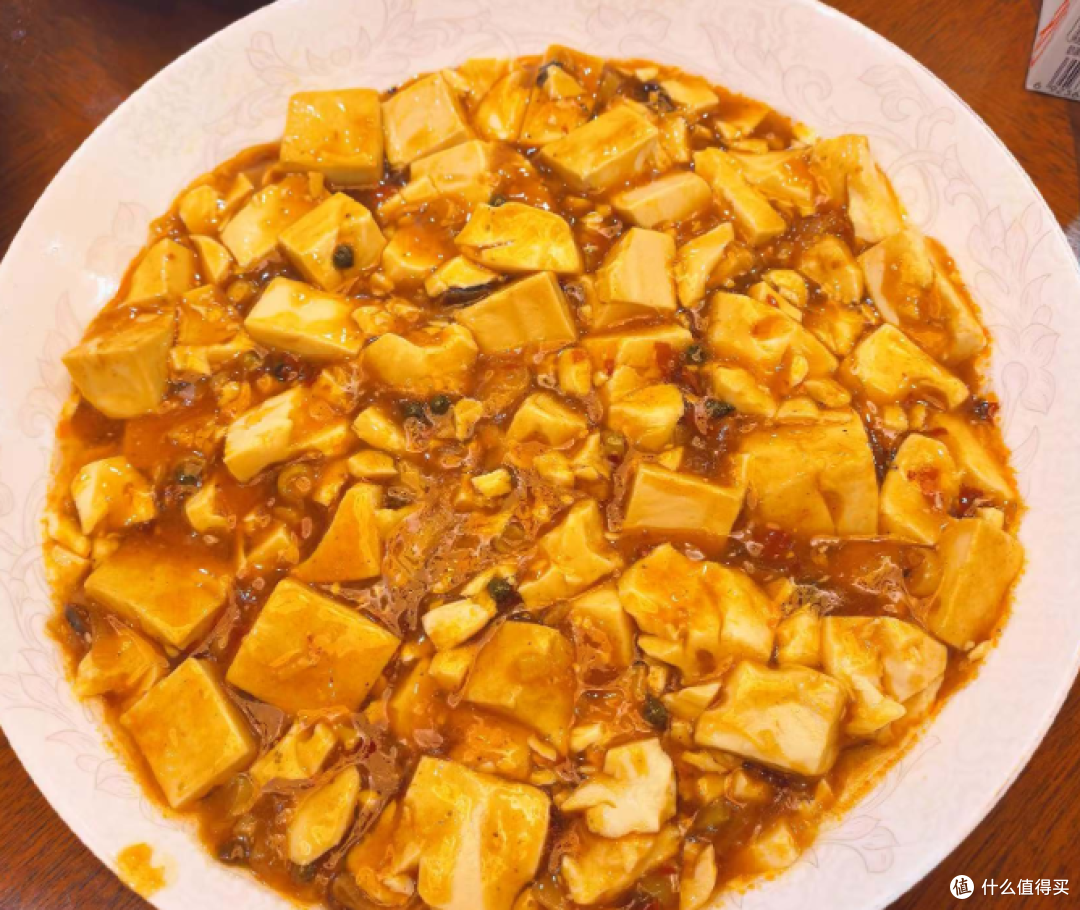 这盘麻婆豆腐，我愣是干了三碗米饭