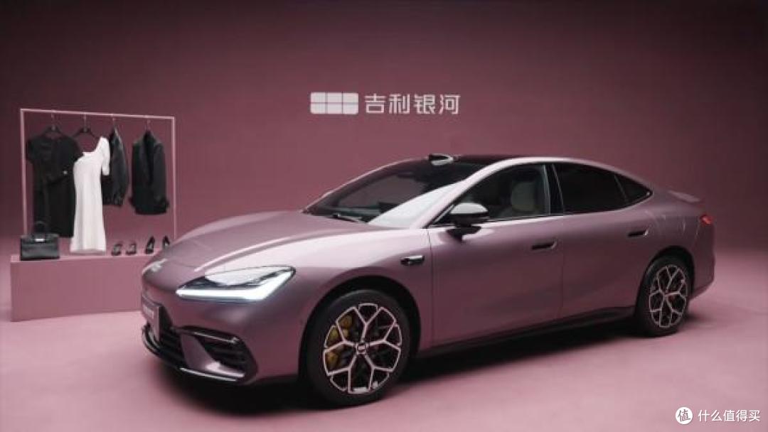 吉利银河TT实车亮相：800V+578马力+725km，吉利用"时尚"破壁小米SU7