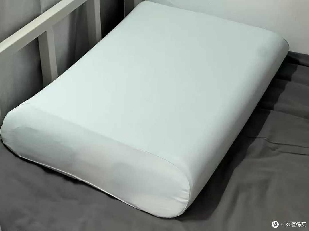 🛌 熬夜党自救指南！影视飓风年糕枕，睡出满分松弛感 ✨