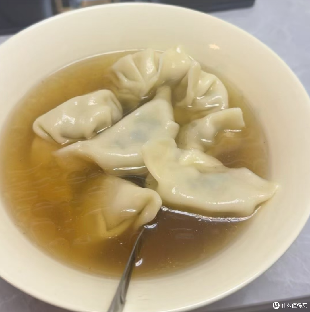 酸汤水饺连汤带馅儿，这一碗下去啥都值了