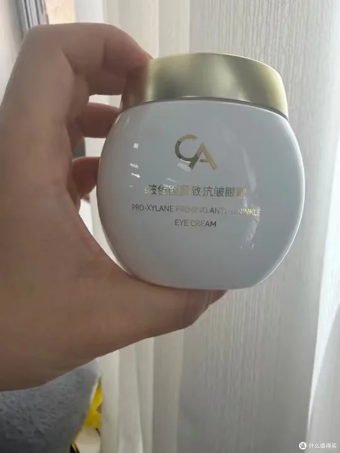大眼袋不想做手术如何缓解？CA眼霜告诉你答案