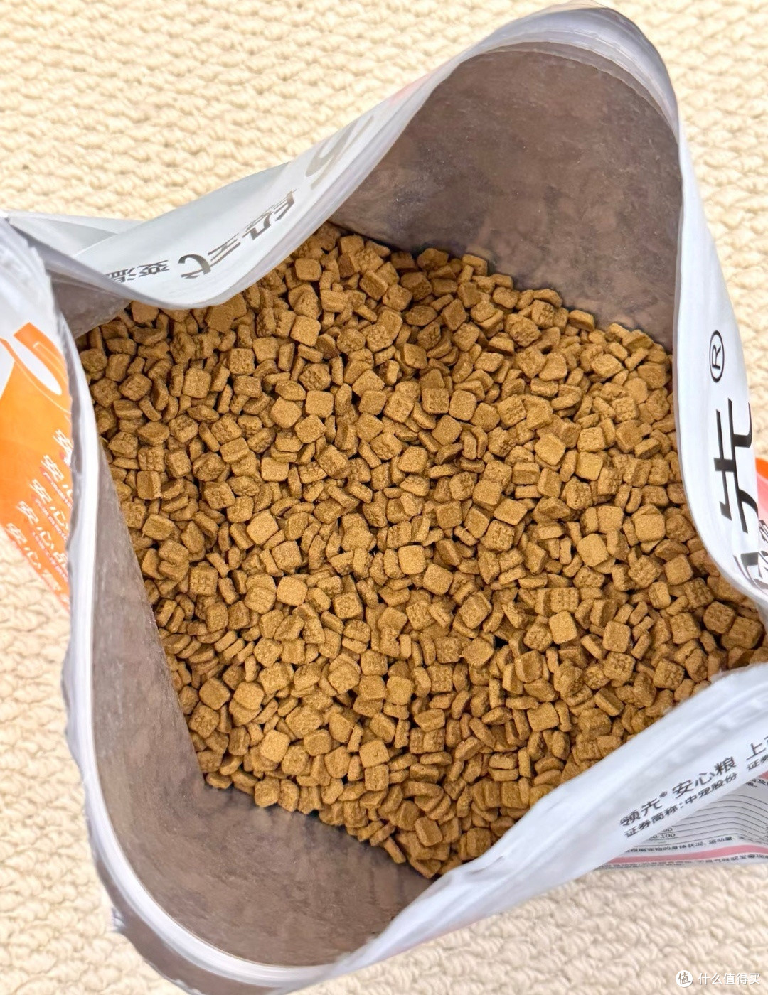 猫的"生活质感"，一半在粮碗里。