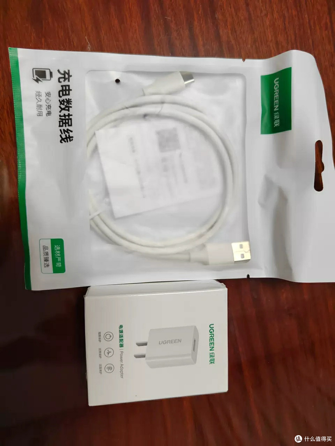 绿联三合一磁吸线解决充电难题