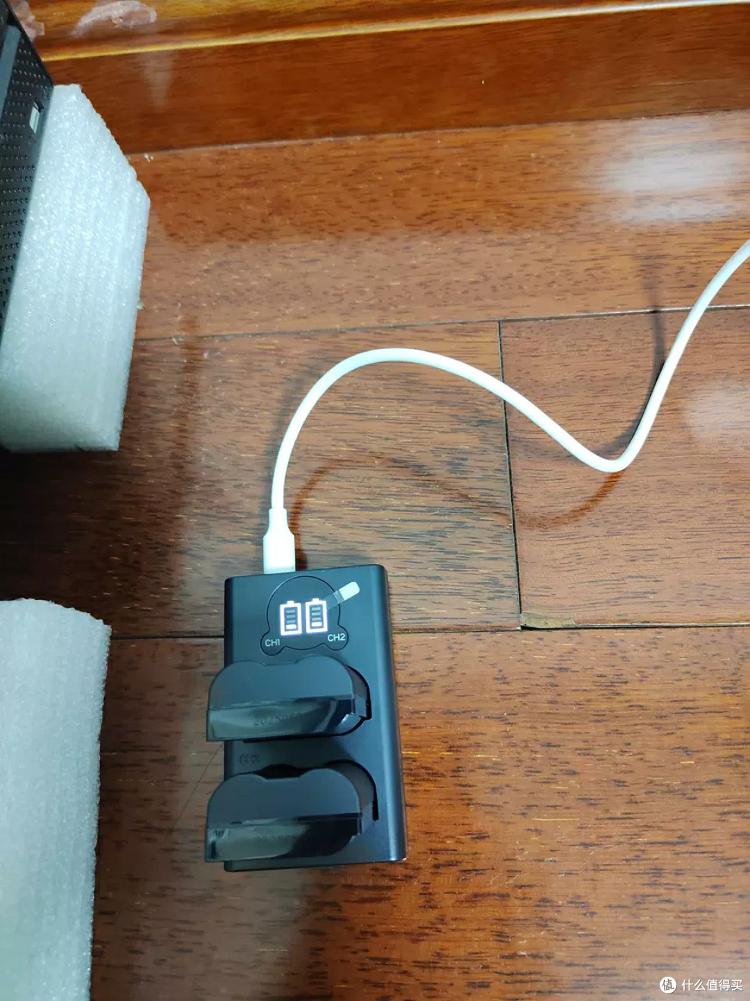 绿联三合一磁吸线解决充电难题